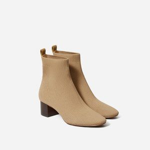 Everlane ReKnit Glove Boots in Cumin Size 9.5